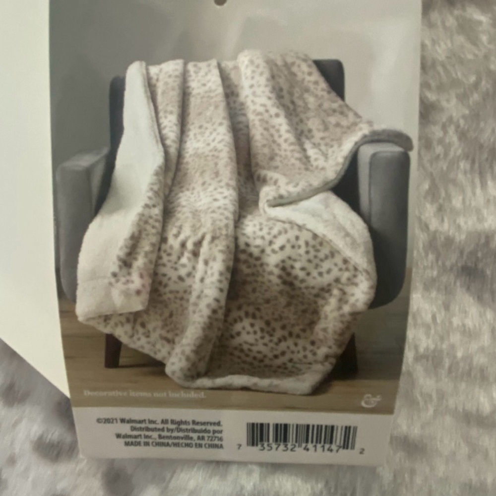 2 Fur Throw Brand New !! 20